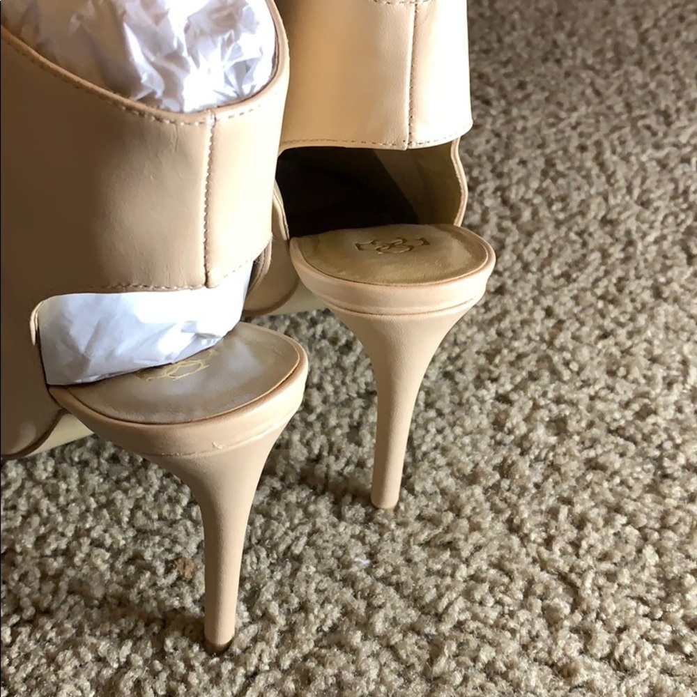 Shoes - Picture 2 of 4